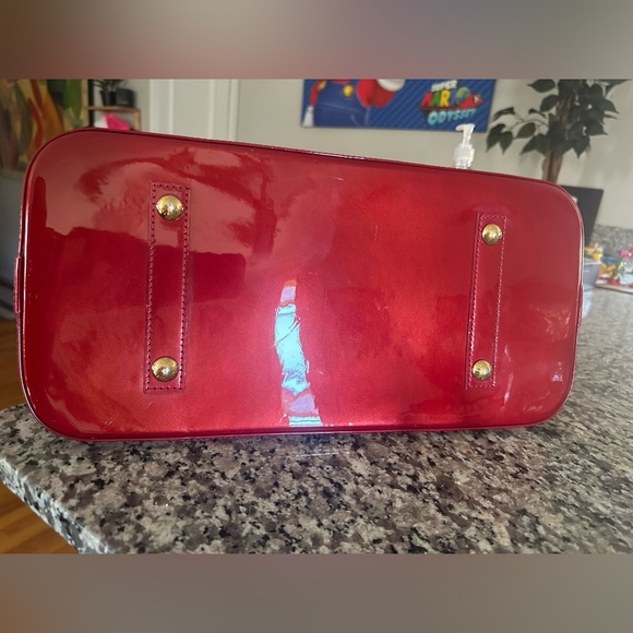 Louis Vuitton Vernis Alma GM Pomme D’Amour - Picture 15 of 17